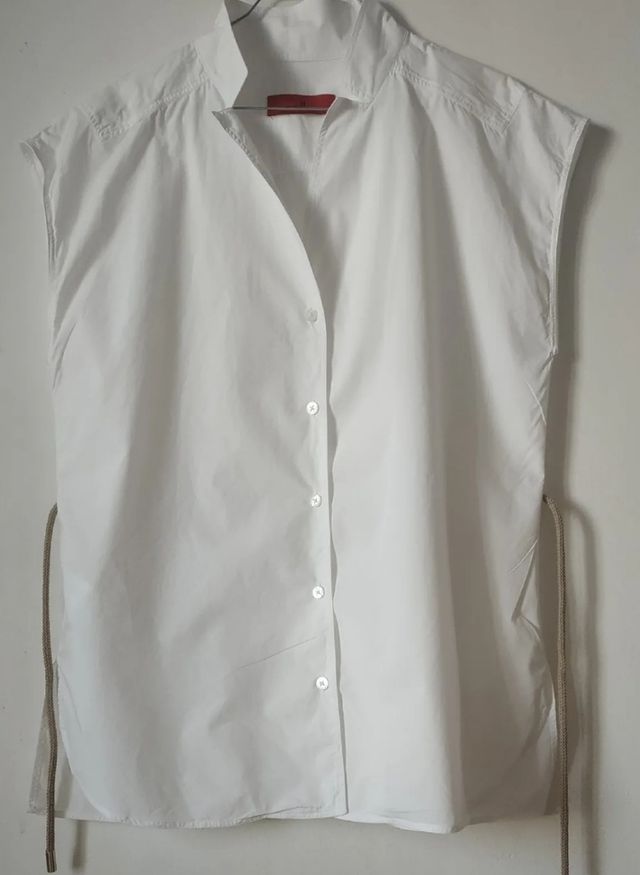 Carolina Herrera ladies blouse size 6 M