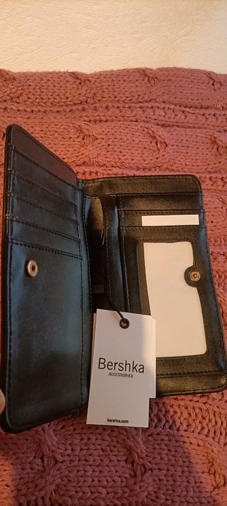 Monedero Bershka negro terciopelo nuevo