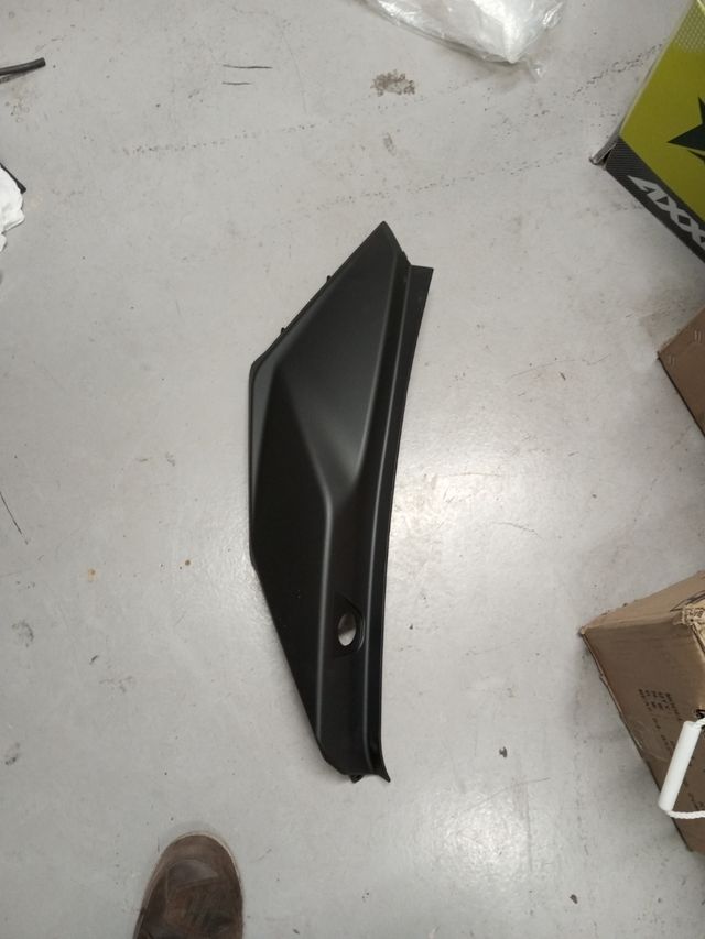 KYMCO DTX cacha lateral izquierda