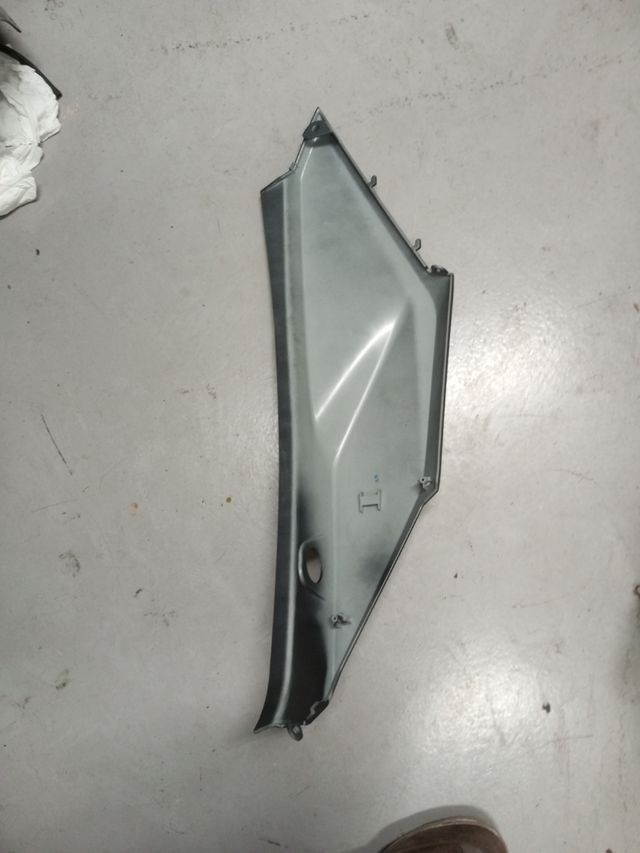 KYMCO DTX cacha lateral izquierda