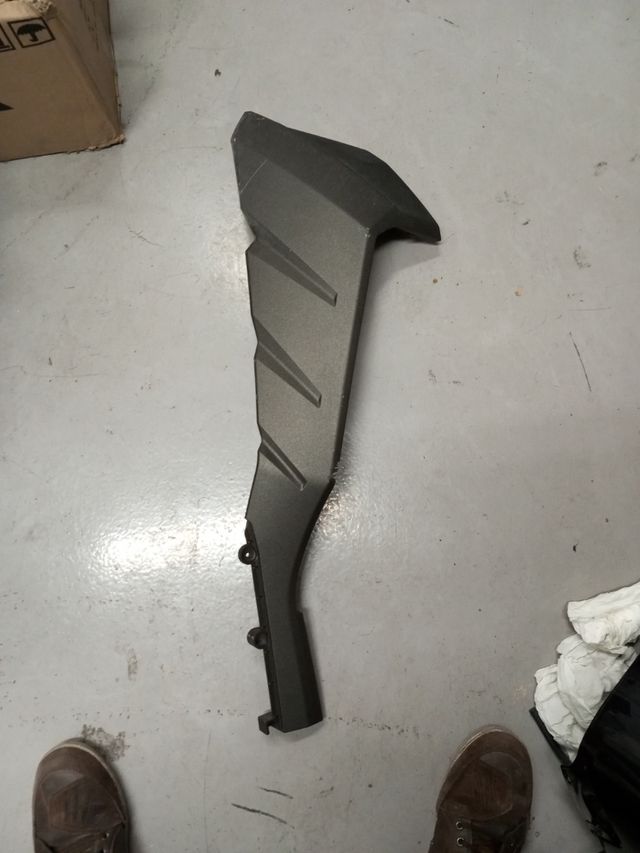 KYMCO DTX bajó quilla izquierda