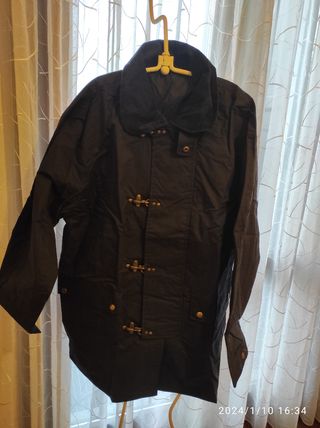 Impermeabile nuovo con moschettoni