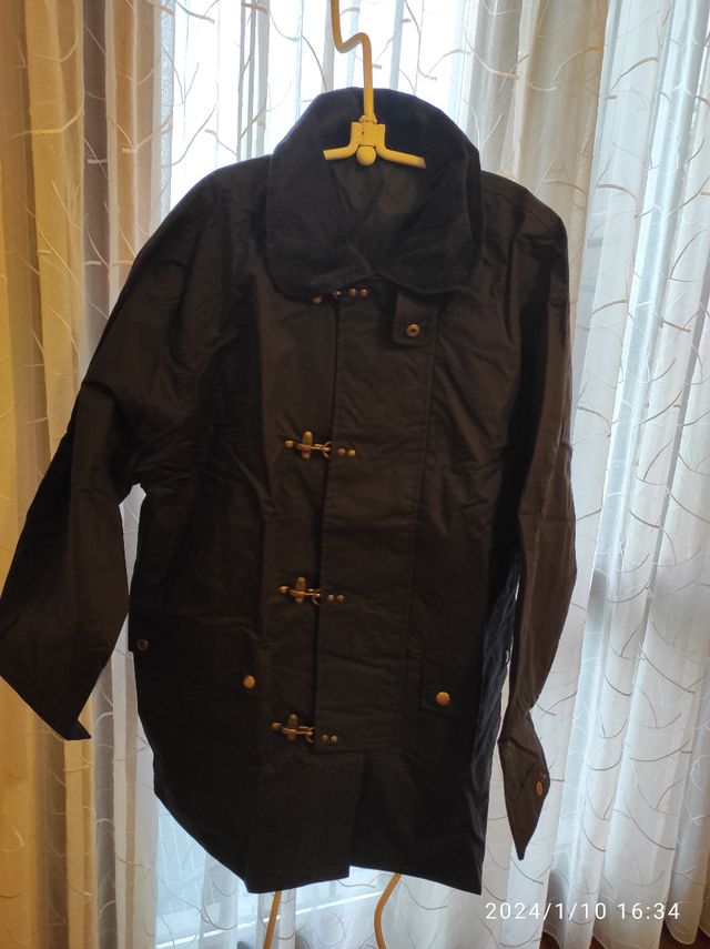 Impermeabile nuovo con moschettoni