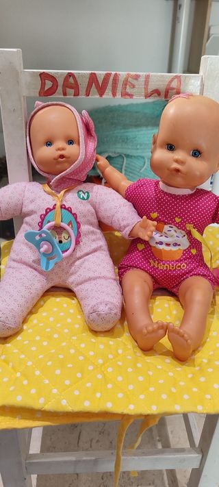Bebés pequeños. Nenucos y muñecos.