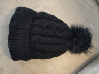 gorro lana negro con pompon