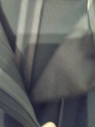 Pantalón negro acampanado