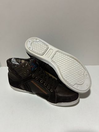 Botin marrón, talla 41.
