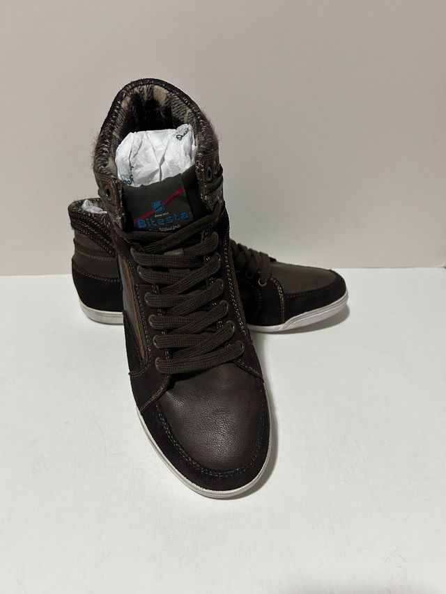 Botin marrón, talla 41.