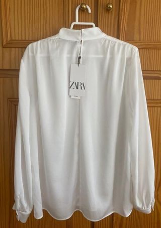 Blusa satinada Zara
