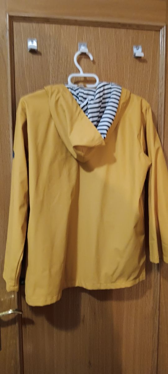 Chaqueta impermeable Hublot talla 12