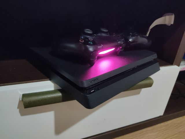 Ps4 con dos mandos y juegos