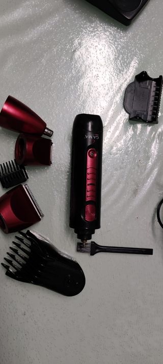 Rasoio elettrico per barba e capelli