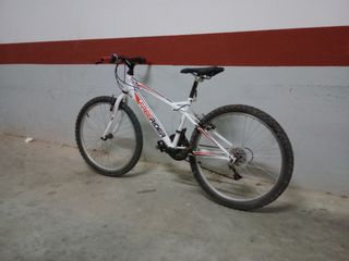 Bicicleta de 24" 