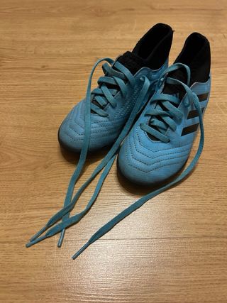 Zapatillas Adidas Predator futbol multitacos 28
