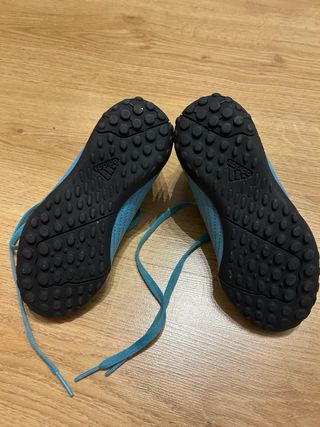 Zapatillas Adidas Predator futbol multitacos 28