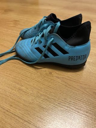 Zapatillas Adidas Predator futbol multitacos 28