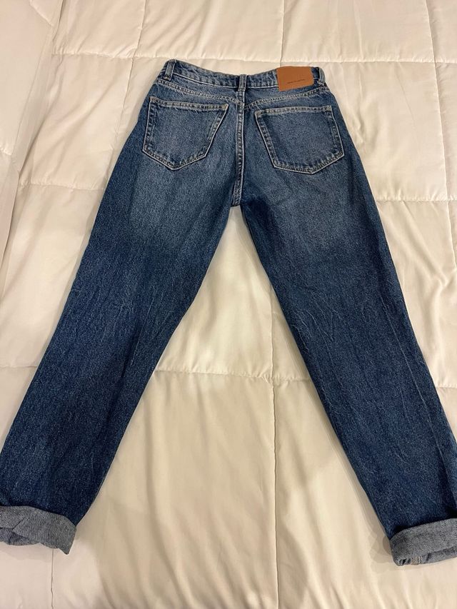 Pantalon vaquero mom de Bershka