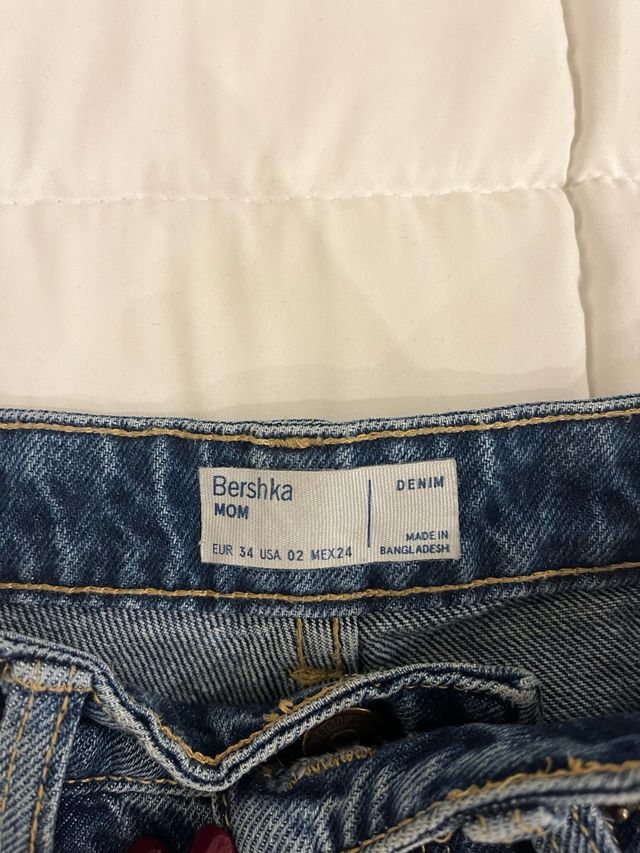 Pantalon vaquero mom de Bershka