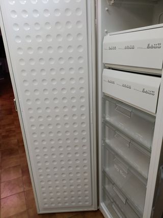 congelador Vertical Siemens  1 puerta