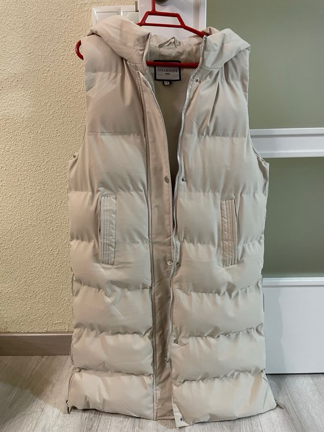 Chaleco blanco marfil o beige, cuerpo entero