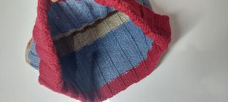 Gorro colorido em lã de criança