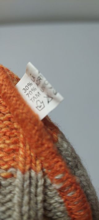 Gorro colorido em lã de criança