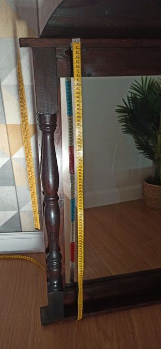 Espejo de madera antiguo