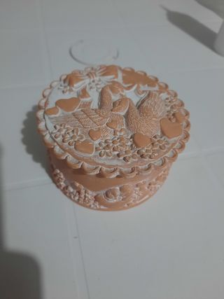 Contenitore in terracotta antico