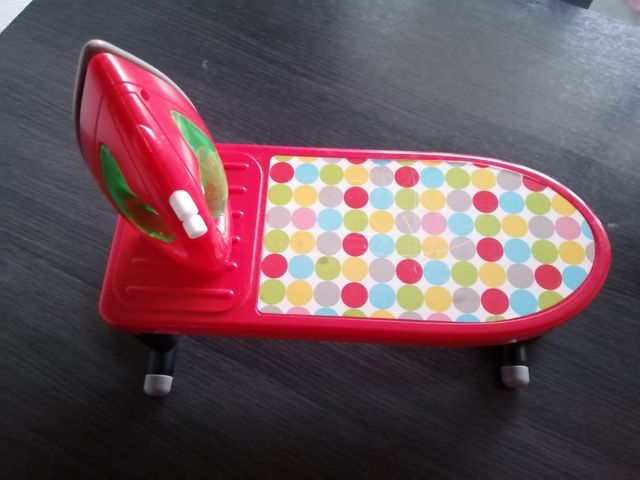 Tabla de planchar y plancha juguete