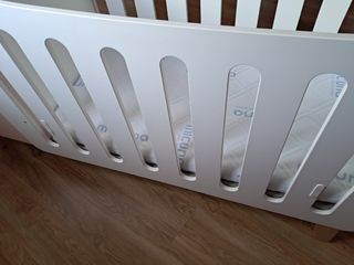 Cuna evolutiva marca Micuna Harmony blanca y rosa