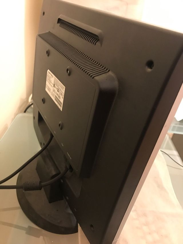 Pantalla ordenador y regalo