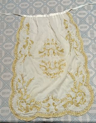 Manteleta fallera niña.