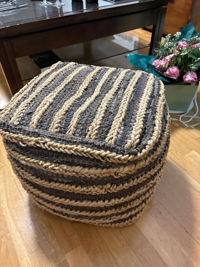 sofa(puff)precioso beccara