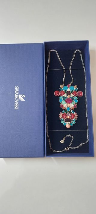 Colar Swarovski prateado e com pedras