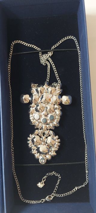 Colar Swarovski prateado e com pedras
