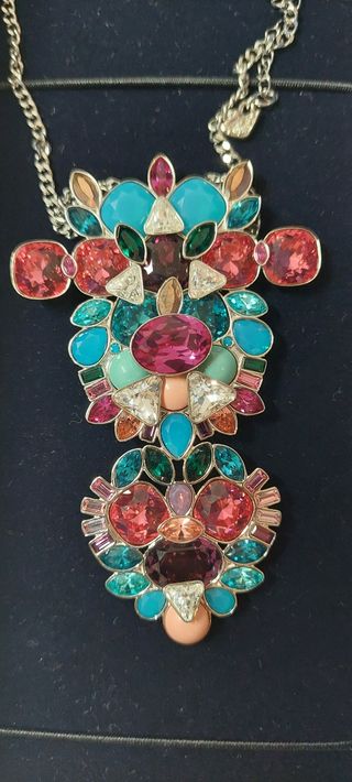 Colar Swarovski prateado e com pedras