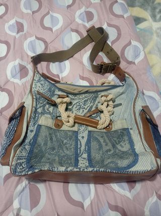 Sandalias planas beige y doradas