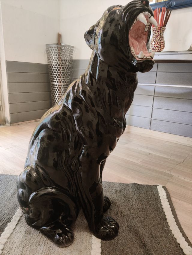 Statua Puma nero in ceramica 80x50.