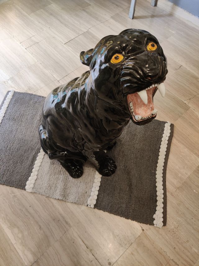 Statua Puma nero in ceramica 80x50.