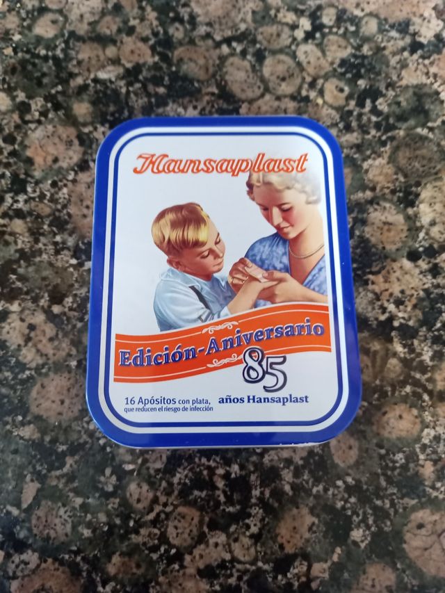 Cajita antigua de tiritas