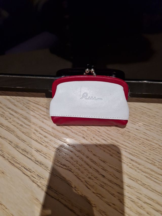 PORTAMONEDAS DE PIEL.