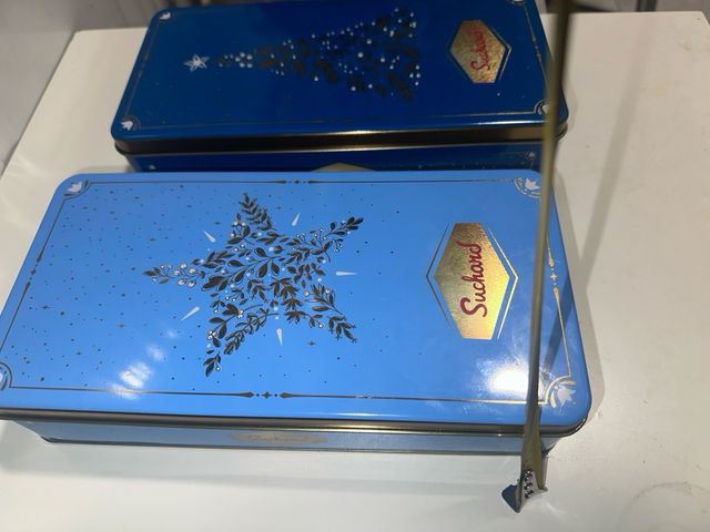 latas de decoracion navideña