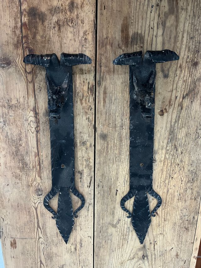 Apliques hierro, dragón, precio por unidad