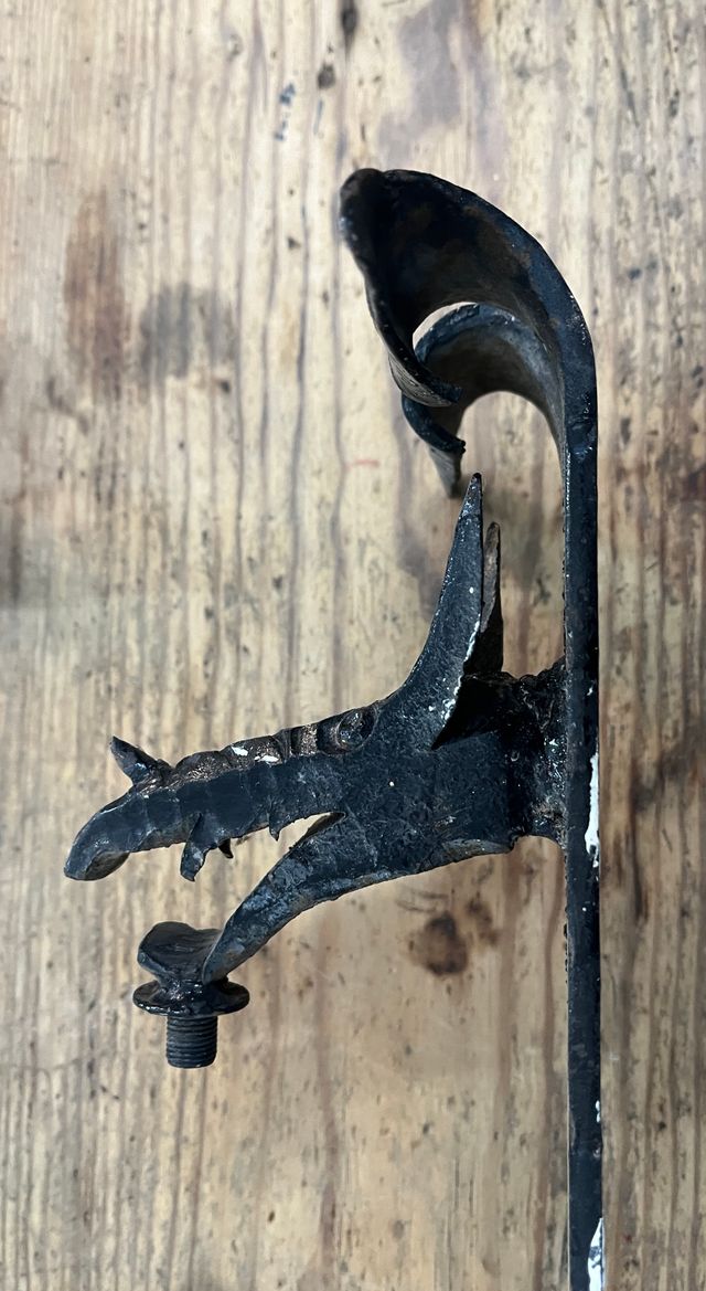 Apliques hierro, dragón, precio por unidad