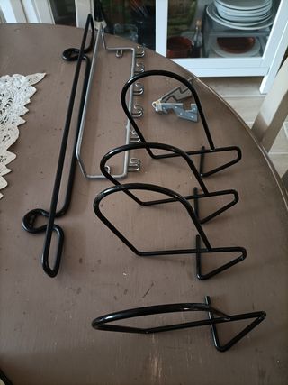 Colgadores y sujeta libros