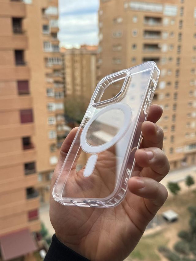 Funda transparente con MagSafe