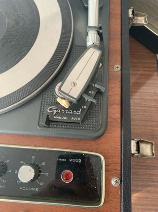 Giradischi portatile Garrard