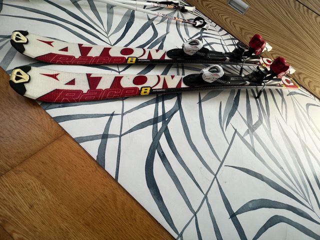 esquies atomic race 8