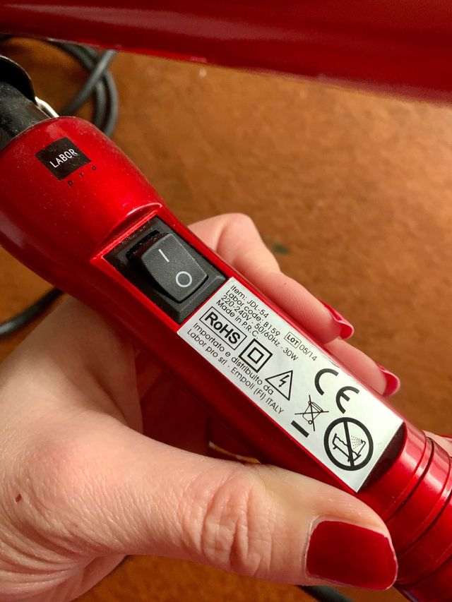 piastra arricciacapelli rossa e nera Labor pro