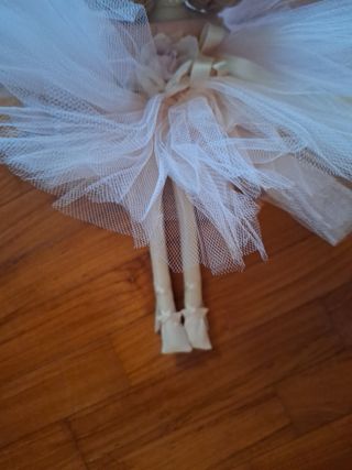 Bambola di stoffa e tulle